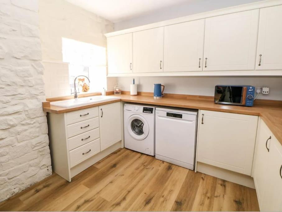 Babbling Brook Cottage Stony Middleton Экстерьер фото